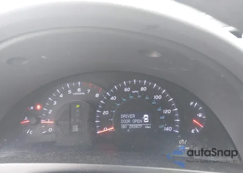 2010 Toyota Camry Xle z USA, uszkodzony, nr VIN 4T1BF3EK0AU102102